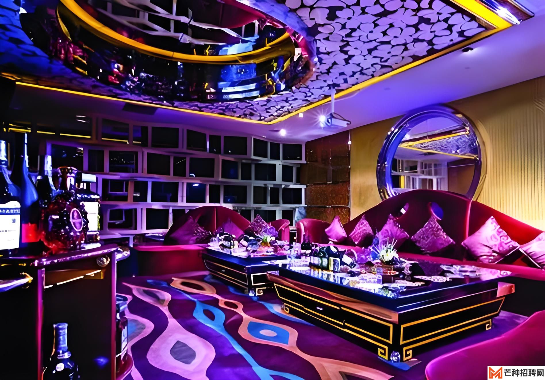 南京秦淮区小众酒吧探秘：深夜食堂与美酒的奇妙结合